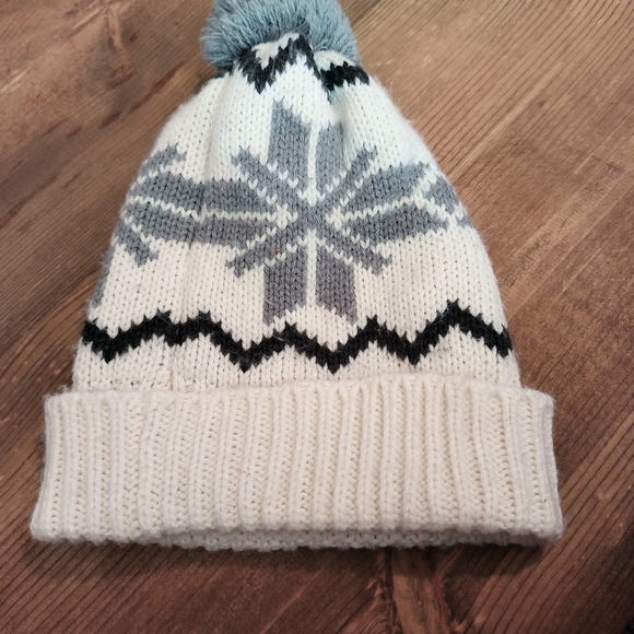 ***SOLD***North Face Fair Isle Snowflake Beanie Hat White with gray Pom Pom - Picture 3 of 4